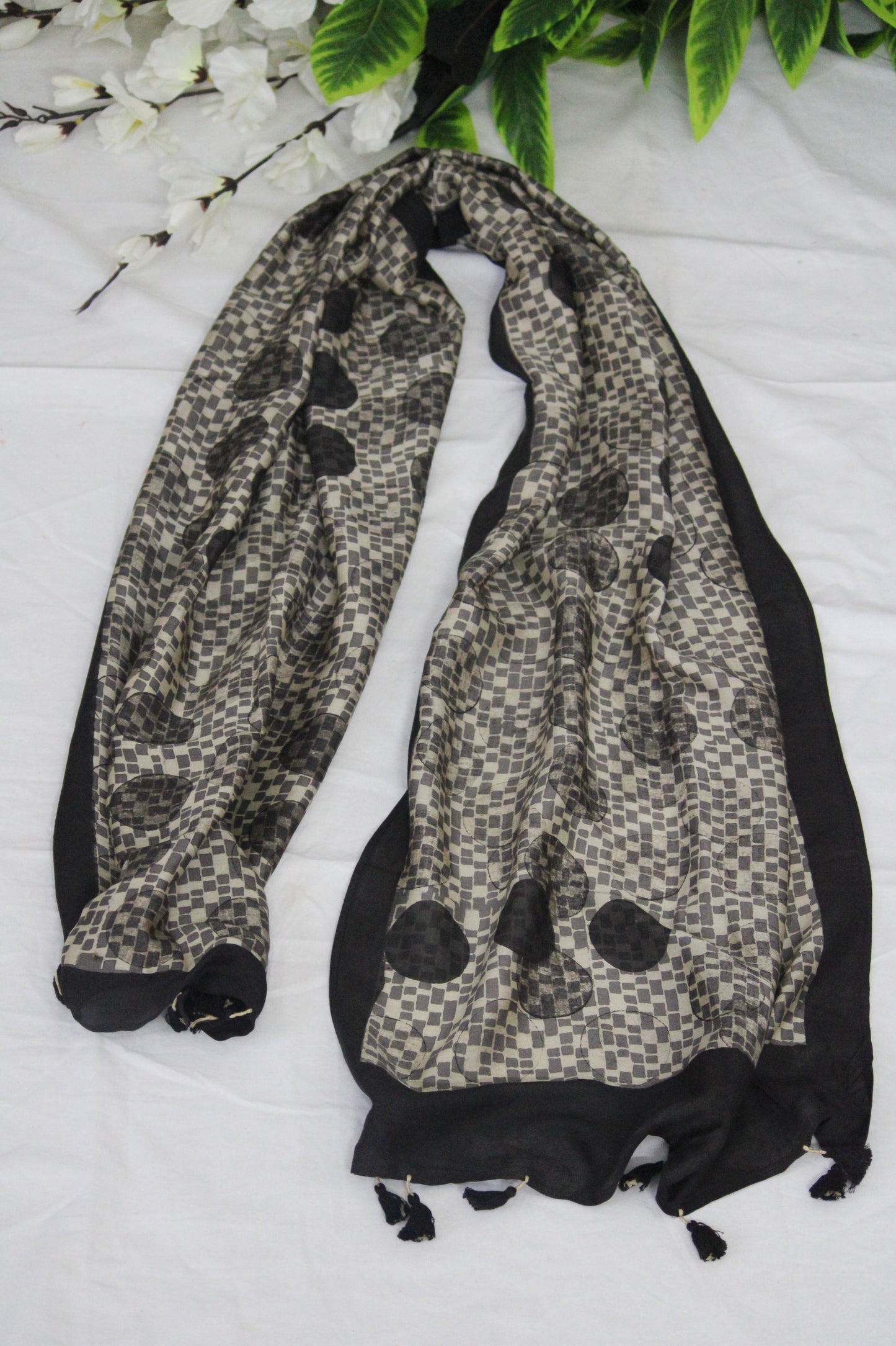 Contemporary stole.