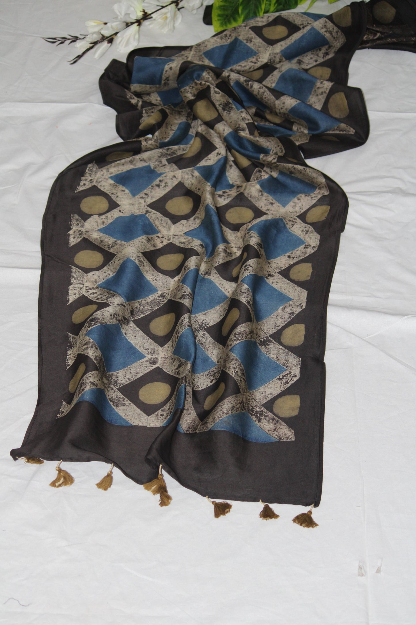 Contemporary stole.