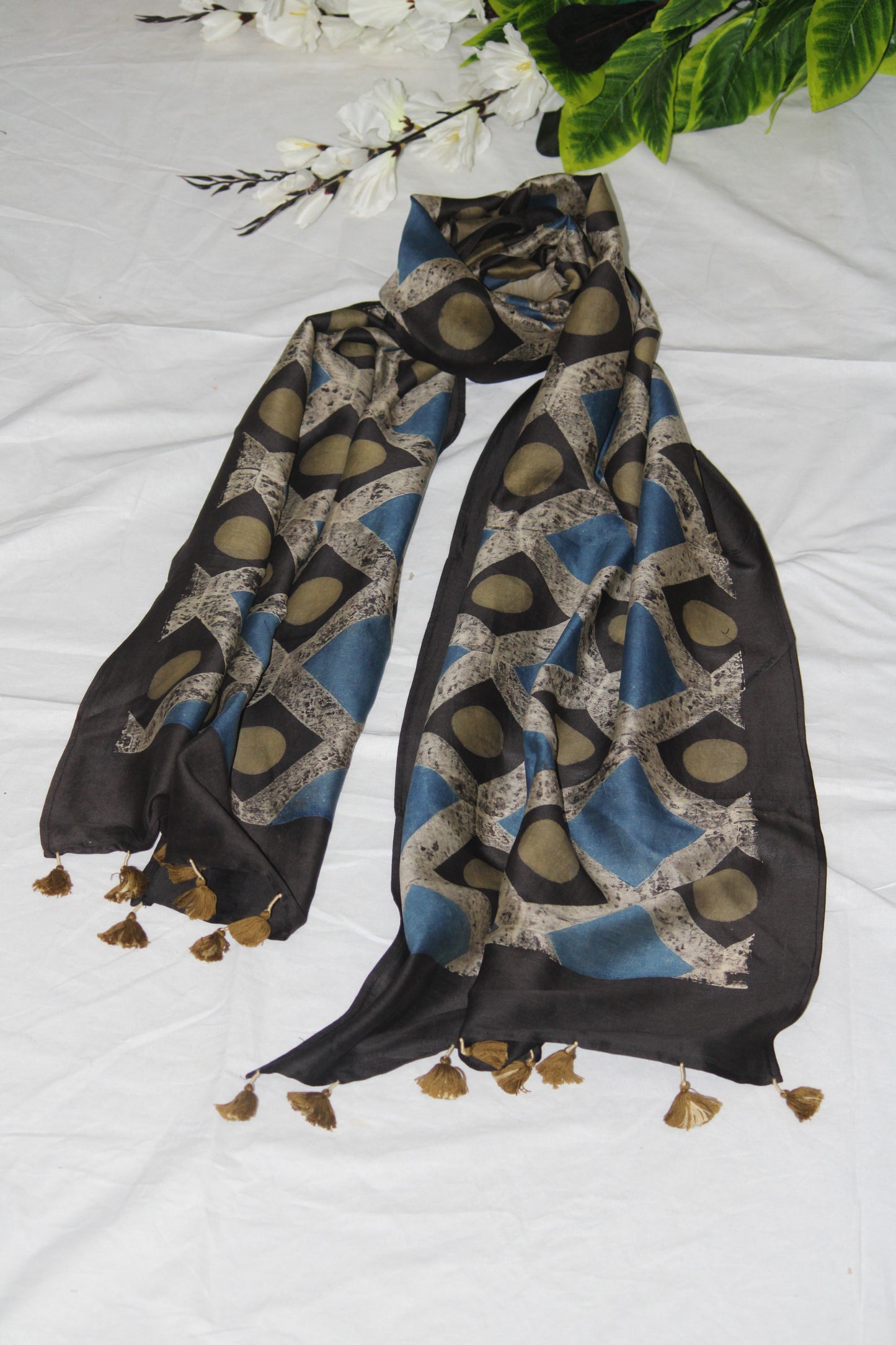 Contemporary stole.